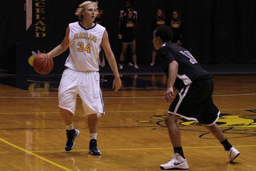 Men's Hoops Drop Road Matchup to C of O
