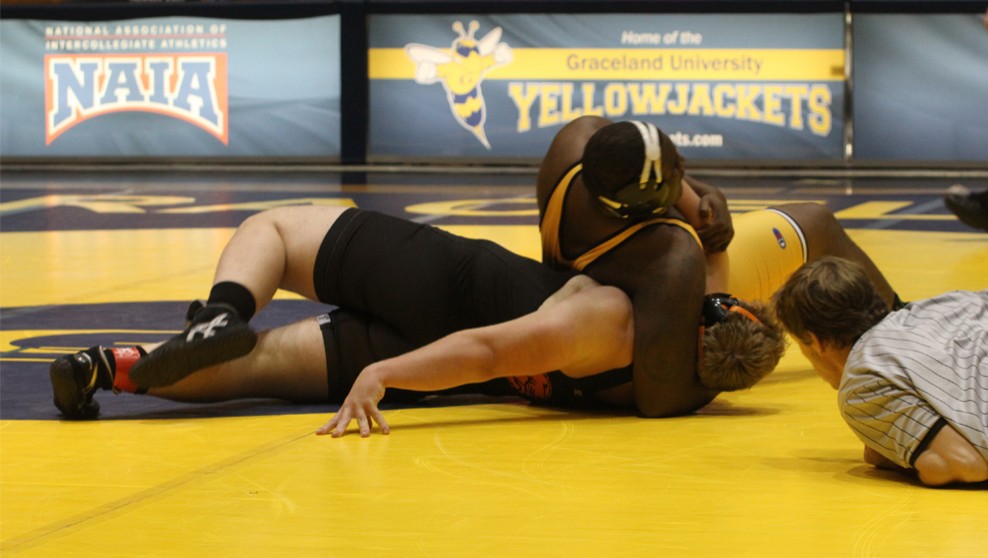 Yellowjackets Come From Behind to Defeat Tigers