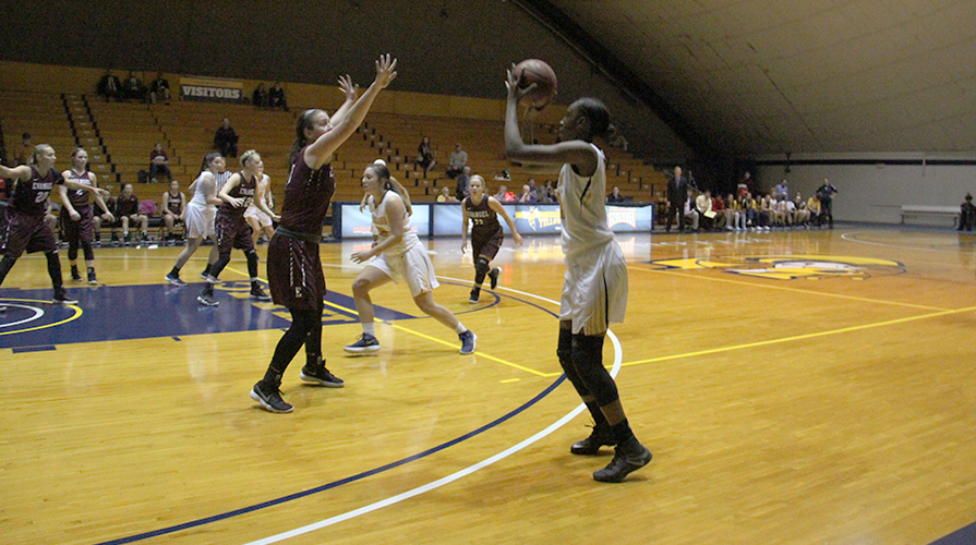 Matthews-Fells Scores 25 Points, Graceland Falls to Culver-Stockton 75-66