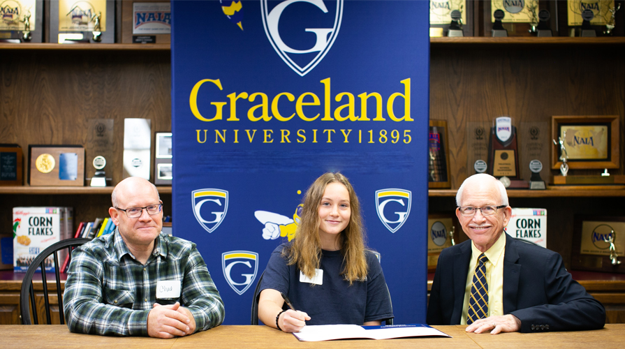 Joycelyn Dailey Signs With Women's Volleyball