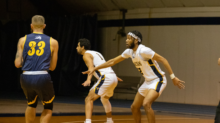 Men's Basketball Comes Up Short in Comeback Effort at Home
