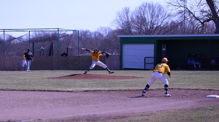 Baseball Picks Up Non-Conference Win at Hastings College