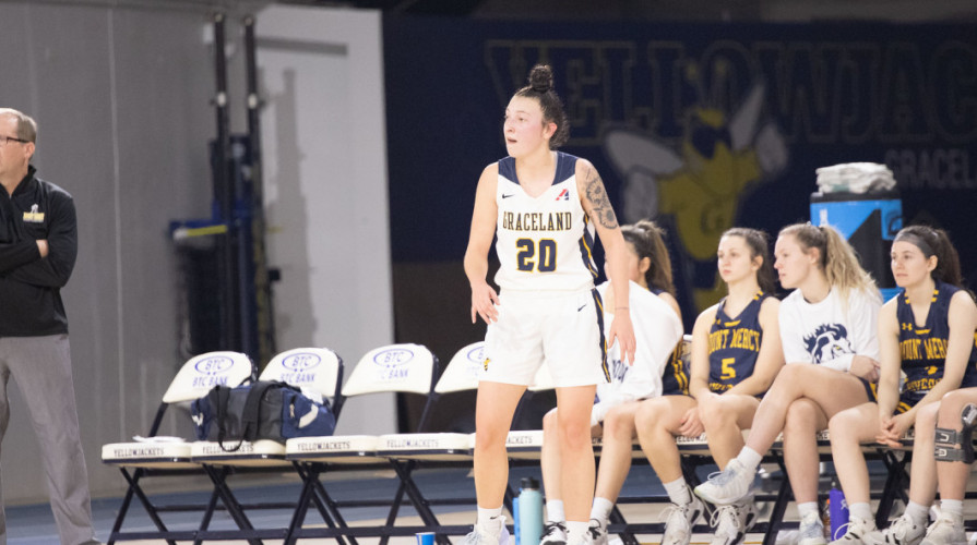 Yellowjackets Fall to Peru State on Last Second Shot