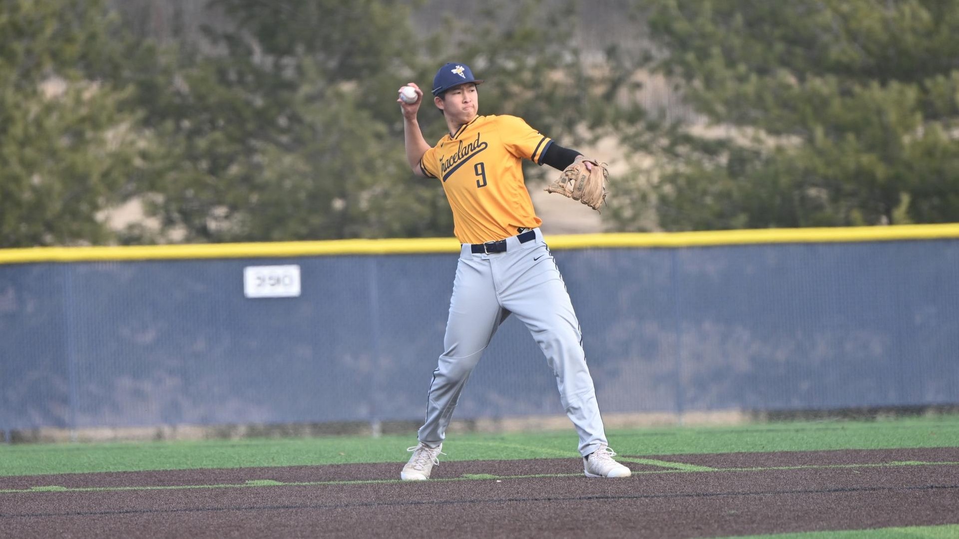 Graceland Baseball Sweeps Dakota Wesleyan in Doubleheader