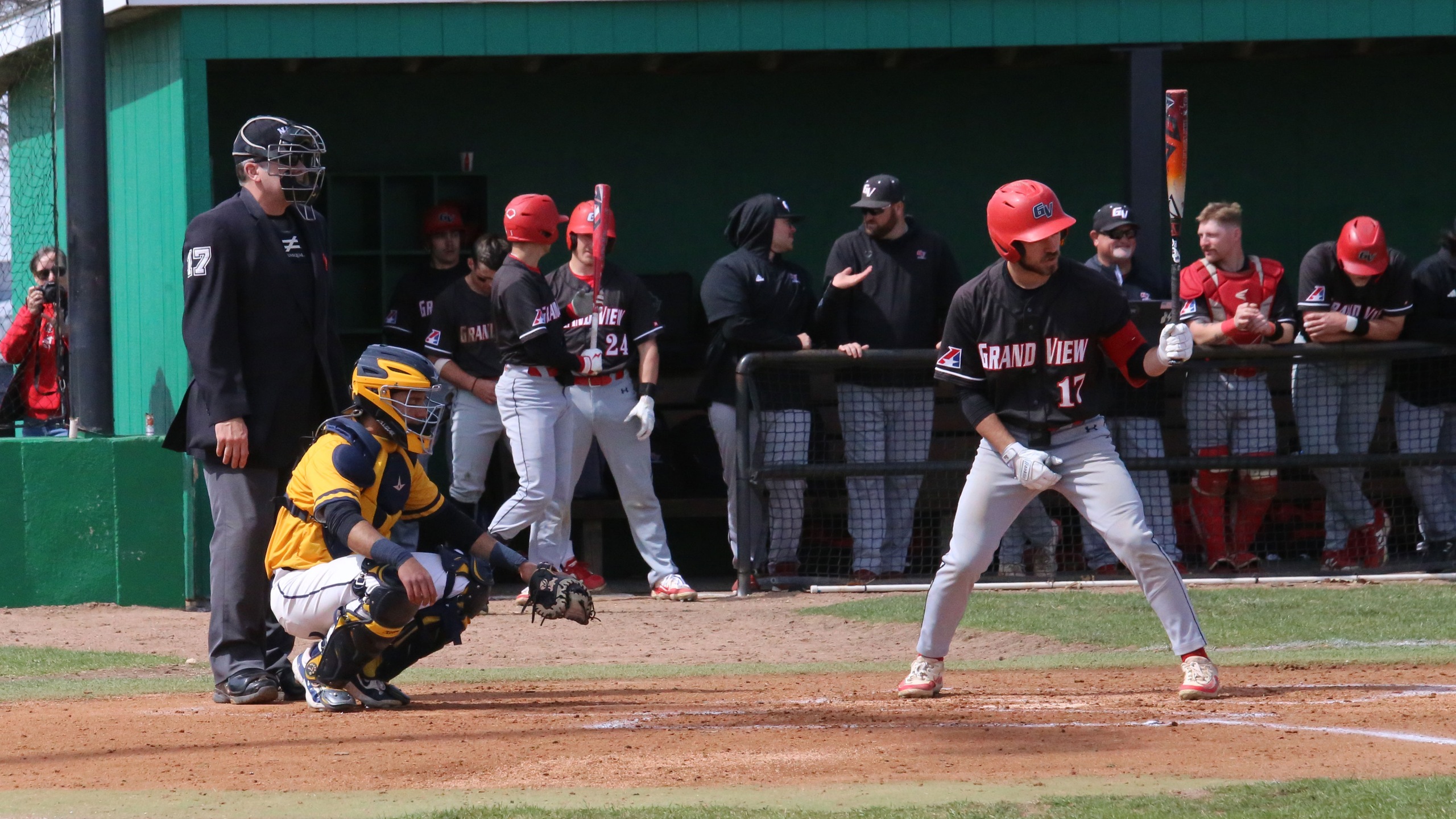 Yellowjackets Drop Doubleheader to Grand View in Heart Conference Action
