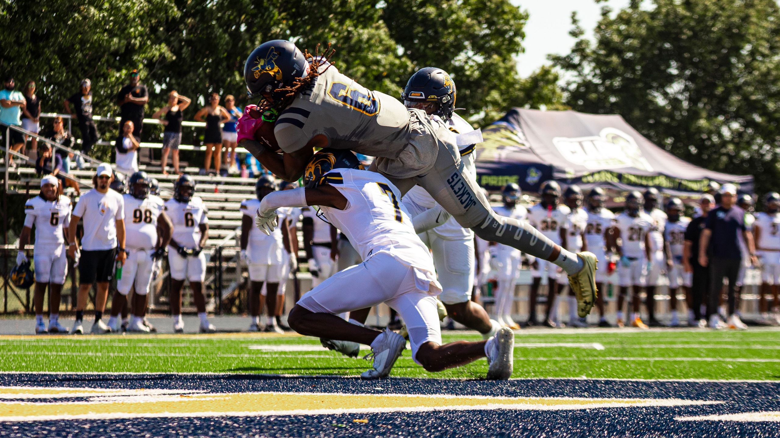 Yellowjackets Clamp Down on Peru State, Pick Up First Heart North Win