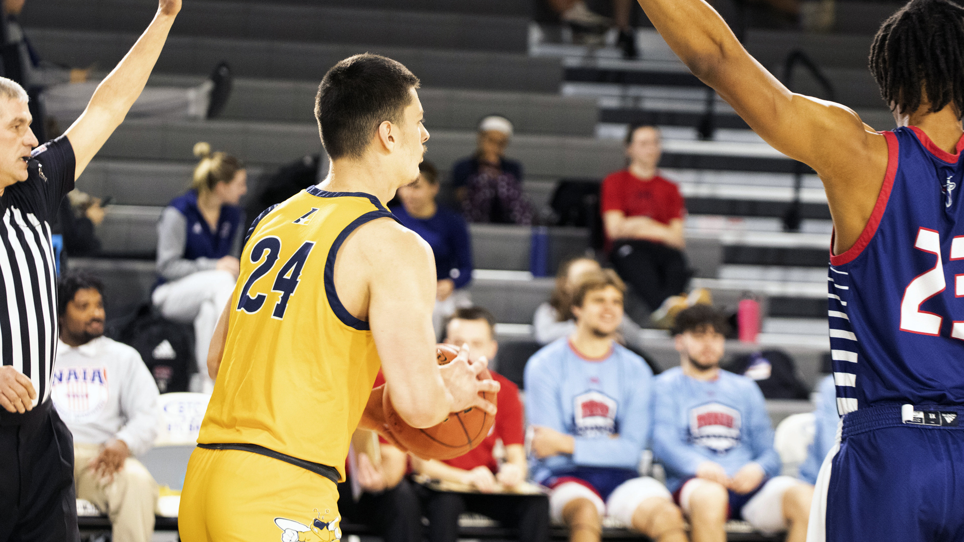Men&rsquo;s Basketball Falls to the Pioneer