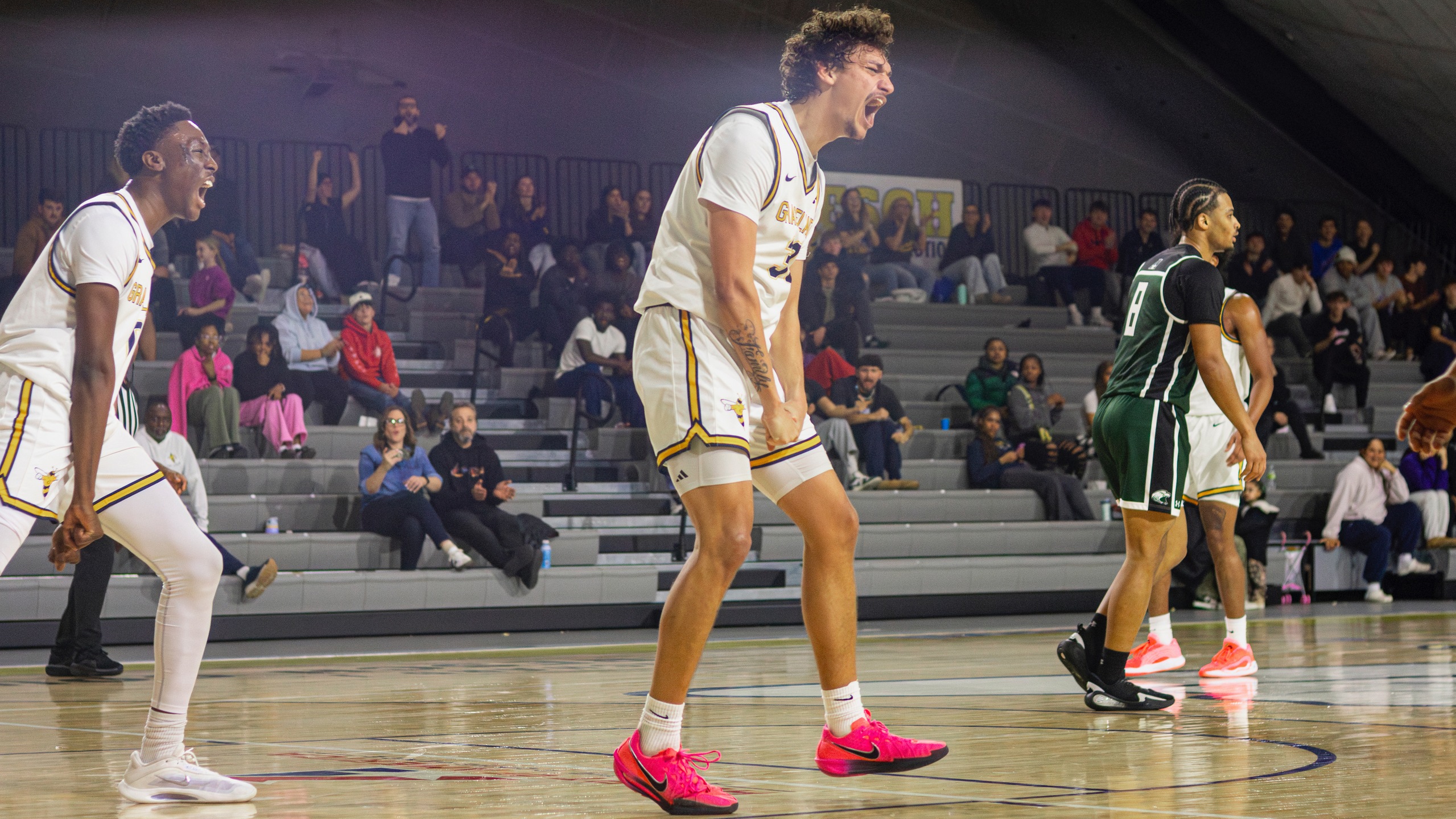 #22 Graceland Men Stay Perfect in Heart Play, Defeat CMU to Extend Conference Lead