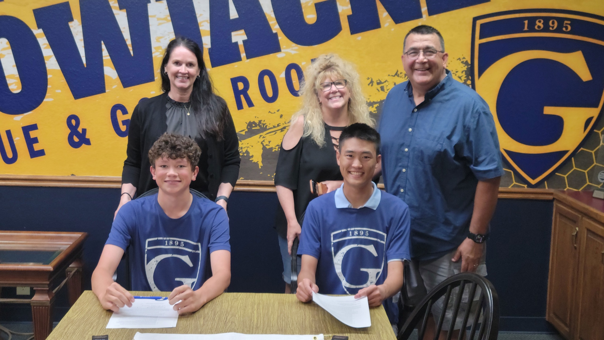Graceland Golf Signs Pair of Valley High School Standouts