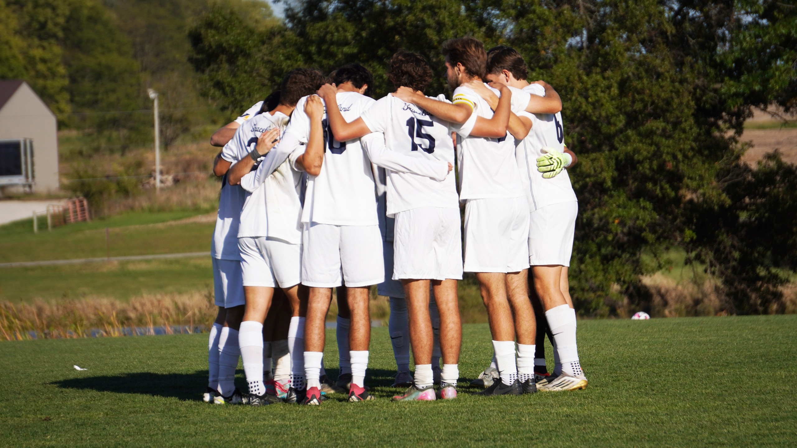 Yellowjackets outlast Metropolitan in thrilling 3-1 win