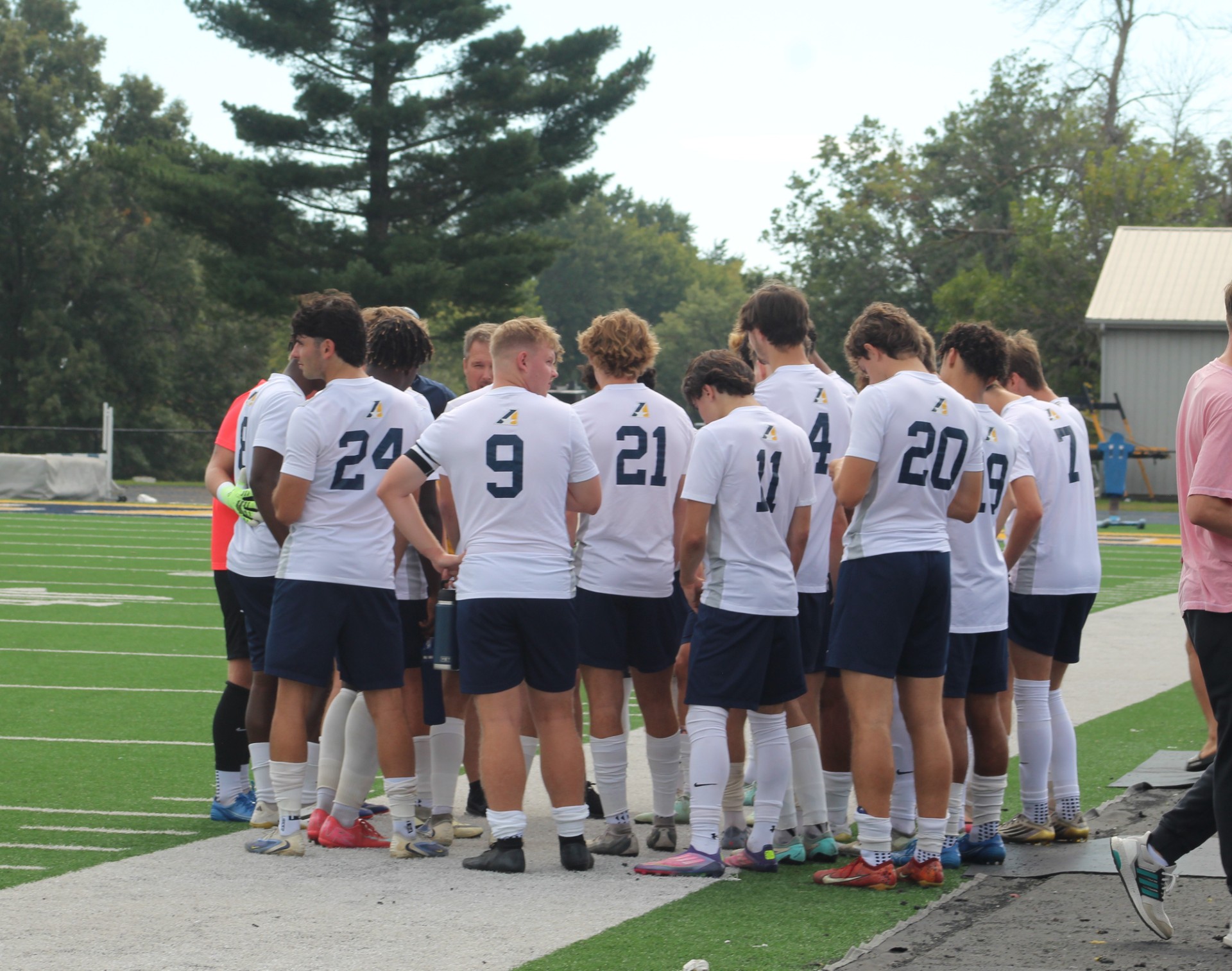 Reserve Yellowjackets Battle Benedictine in High-Scoring Match, Fall 4&ndash;3