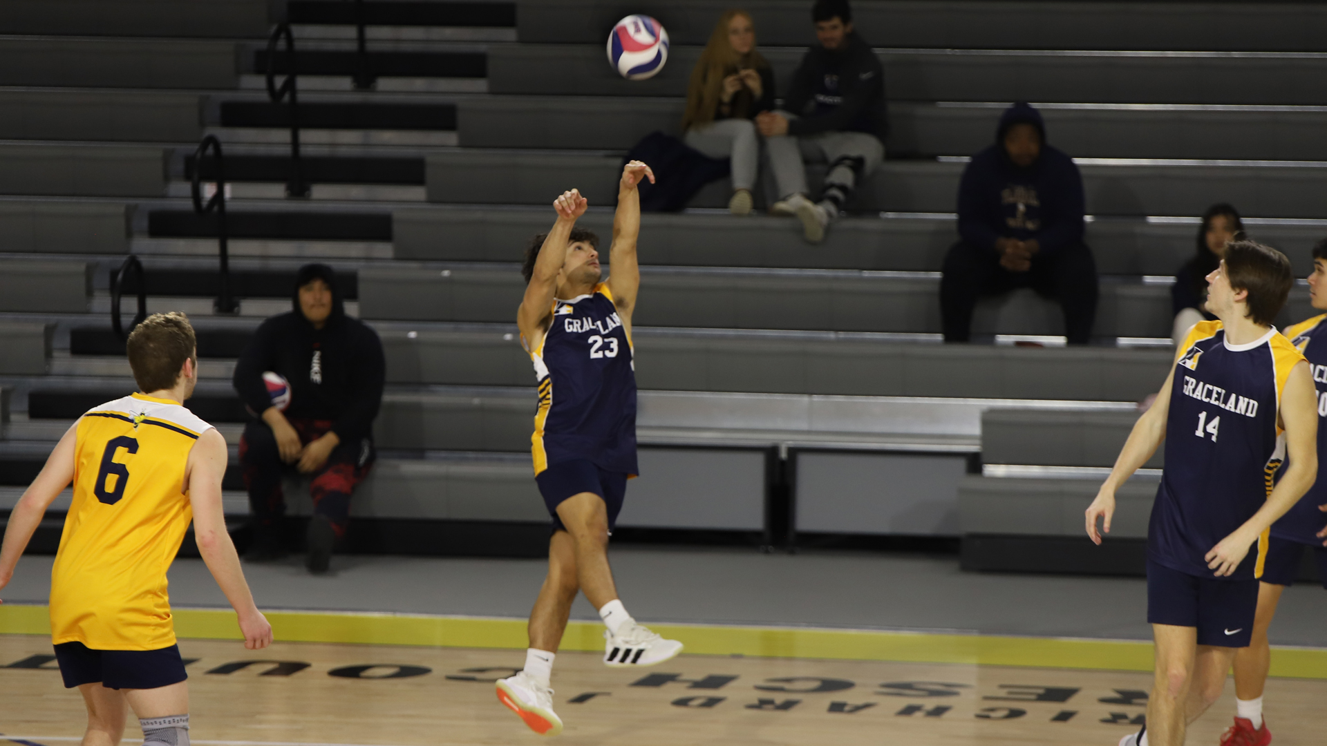 Men's Volleyball Stung the Mustangs in the Fifth Set