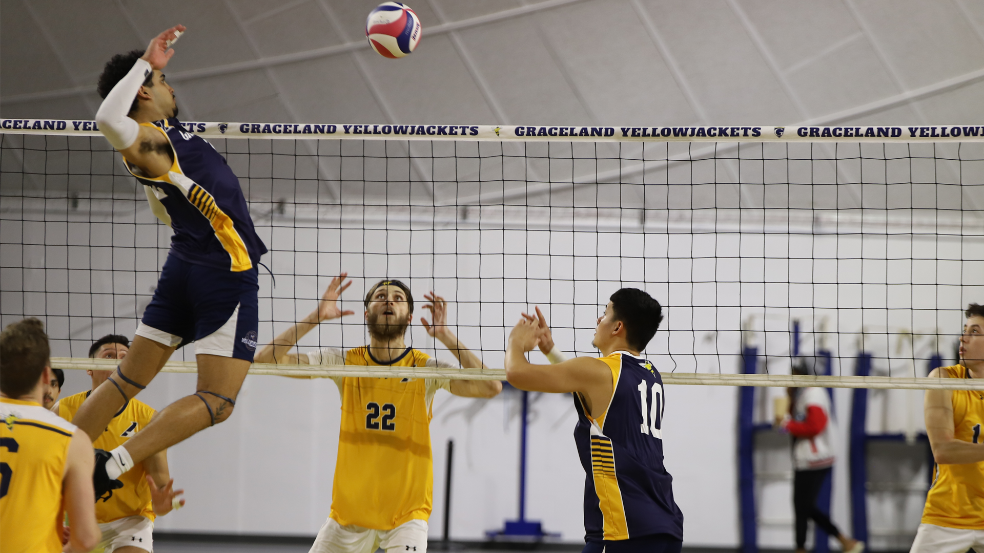 Men&rsquo;s Volleyball Stopped by Clarke