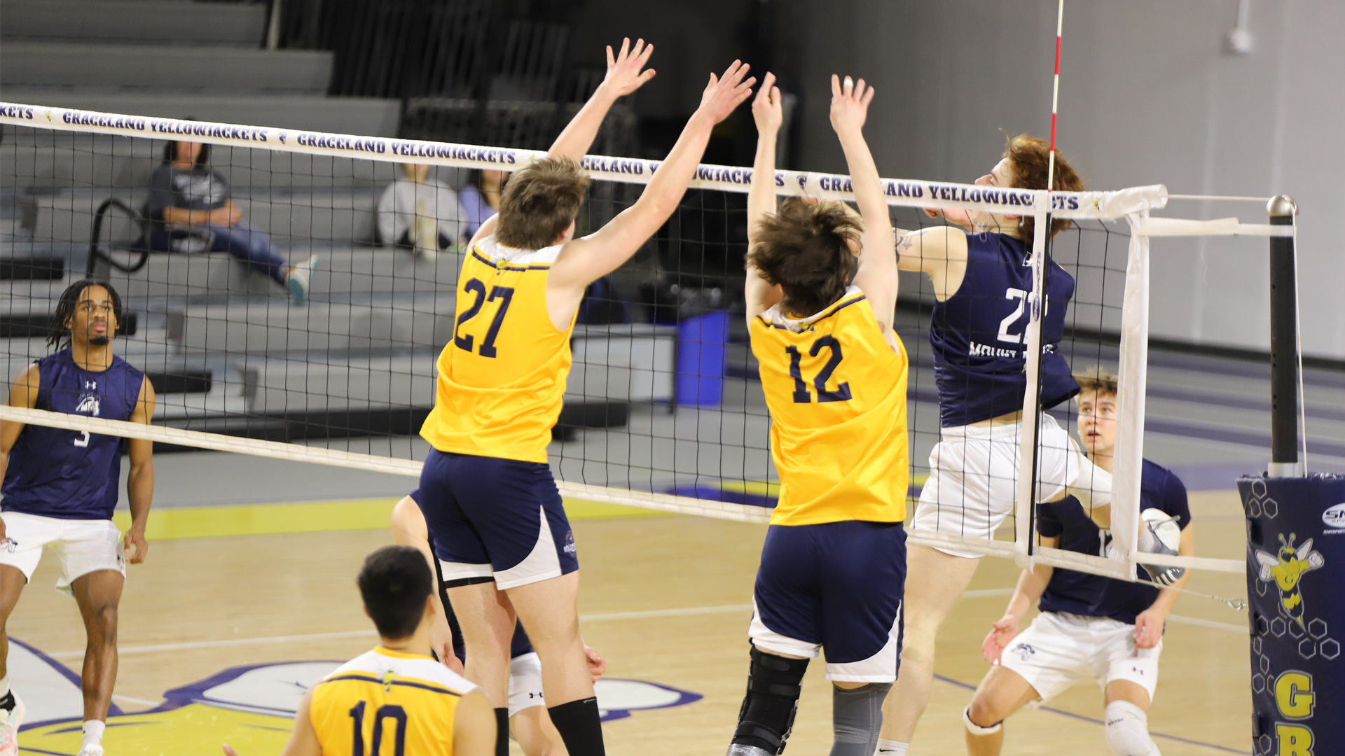 Men&rsquo;s Volleyball Edged Out by Grand View in Fourth Set Match