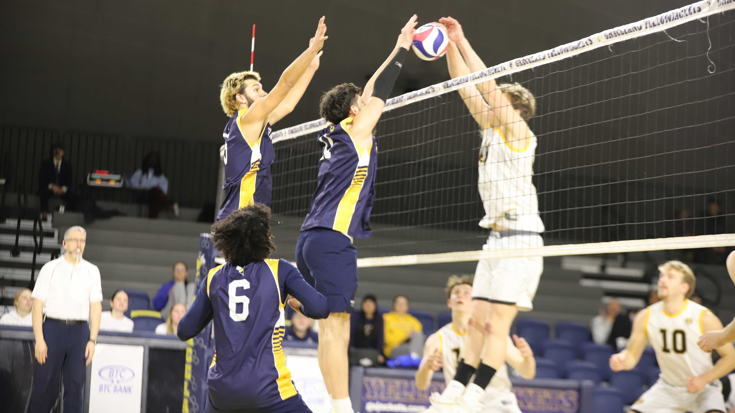 Yellowjackets Drop Three-Set Match at Dordt, Remain Winless in Conference Play