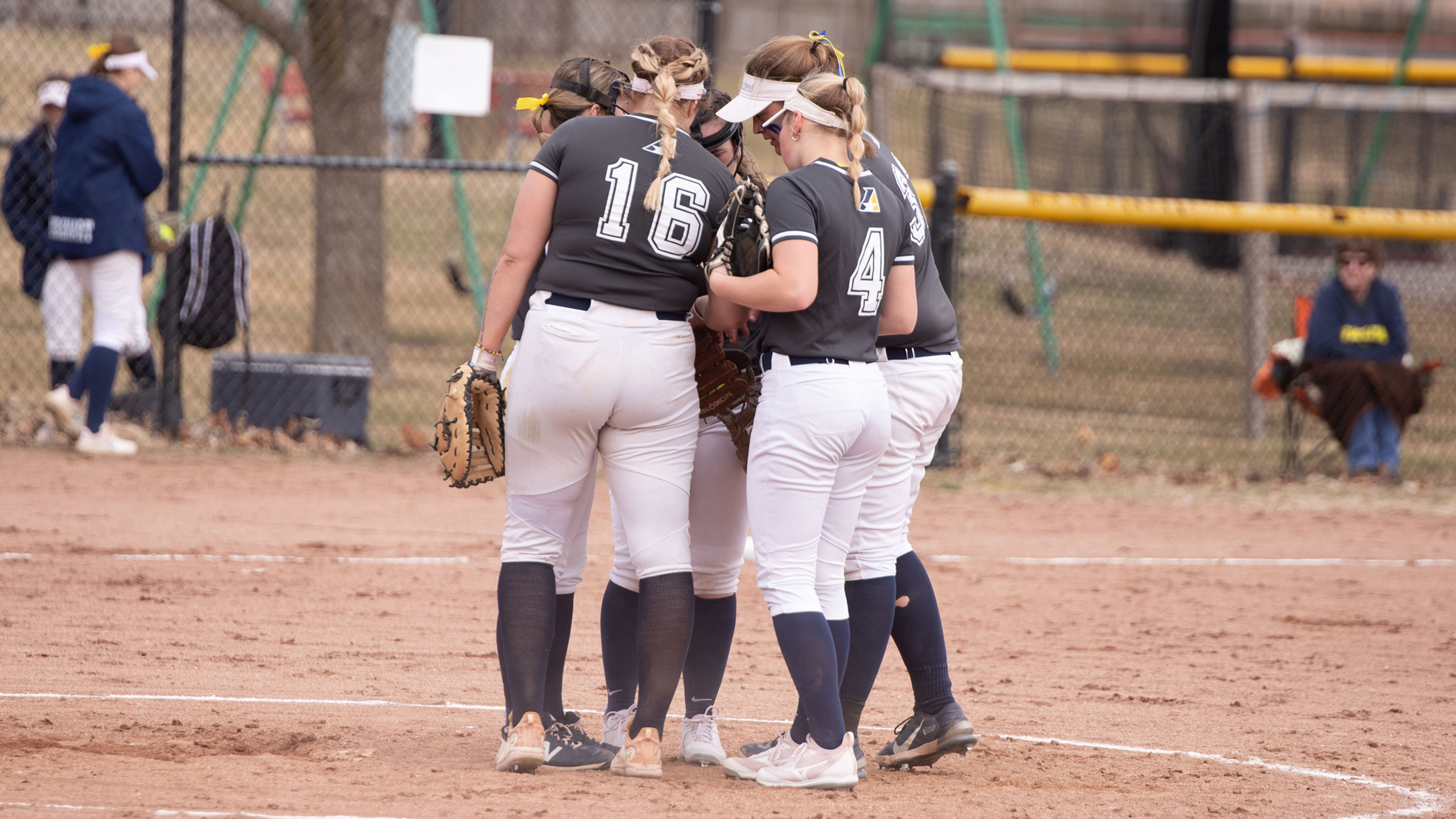 Softball Takes Down Steers; Falls to Texas College