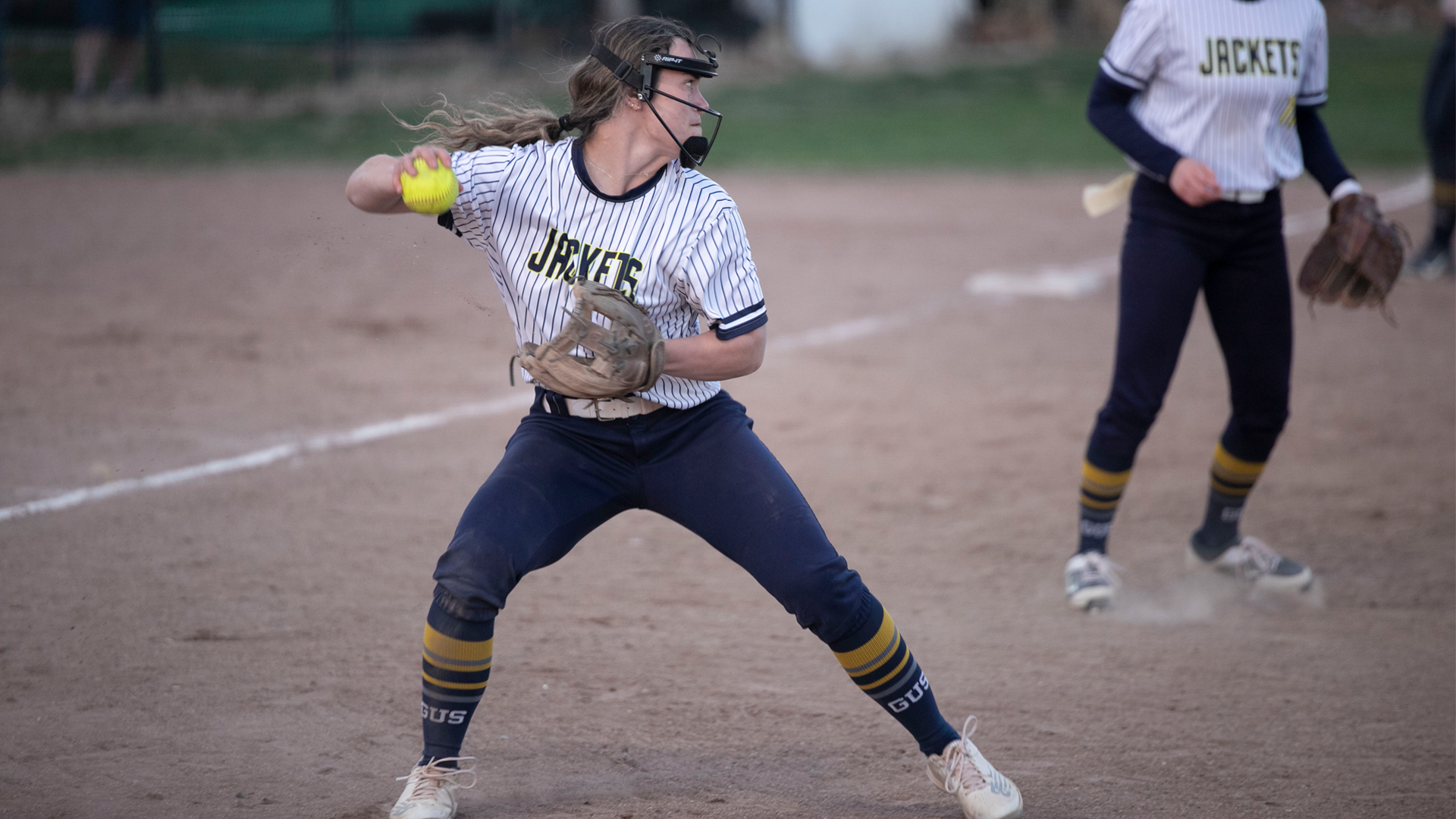 Softball Splits Double Header Against Southwestern