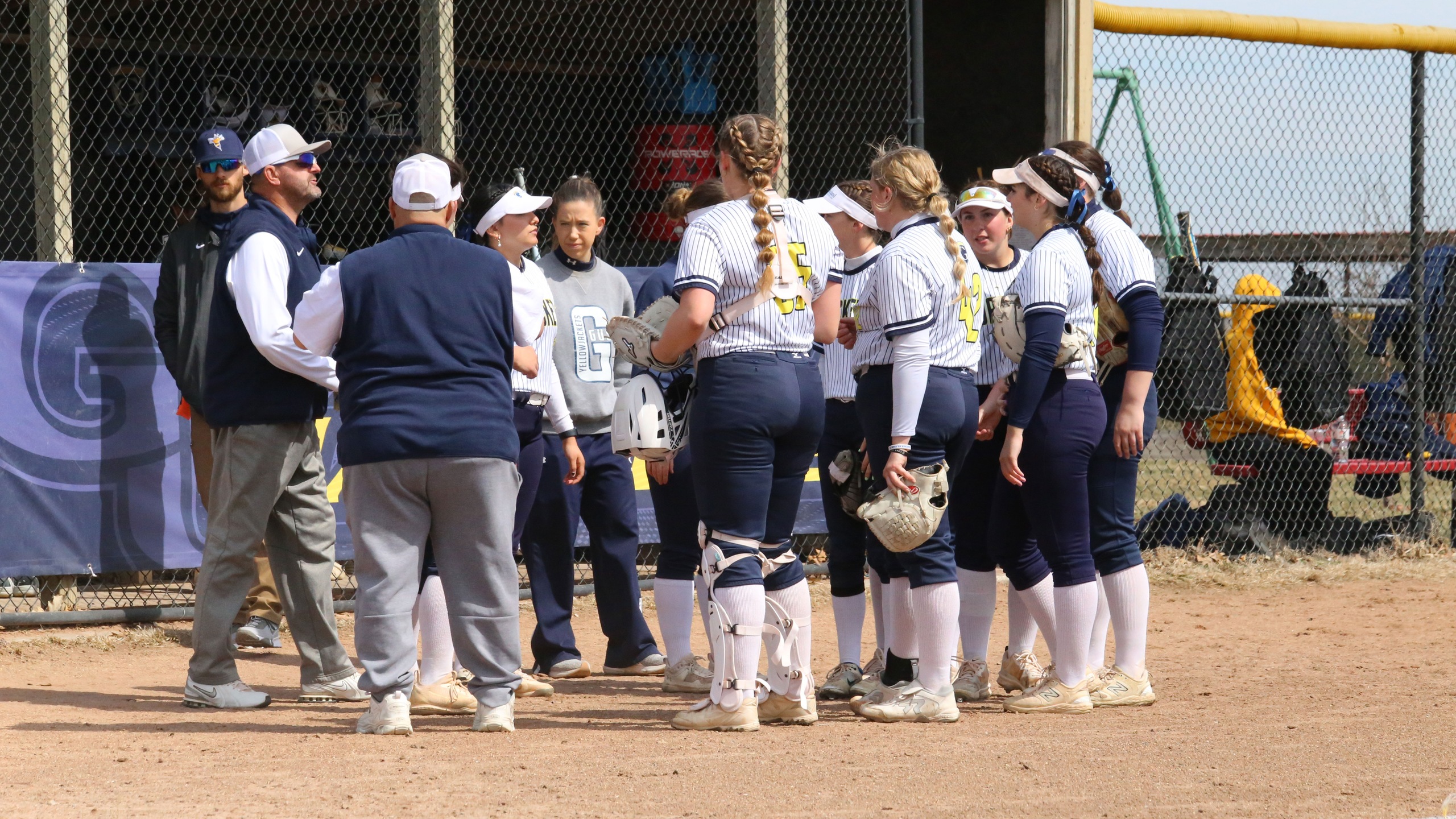 Yellowjackets Sweep Peru State to Open Conference Play