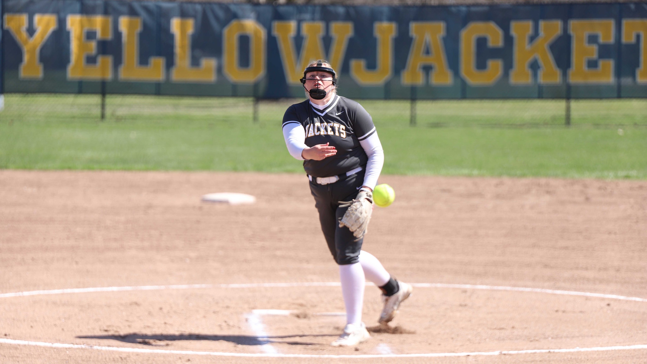 Yellowjackets Held Scoreless In Des Moines As Vikings Extend Conference Lead