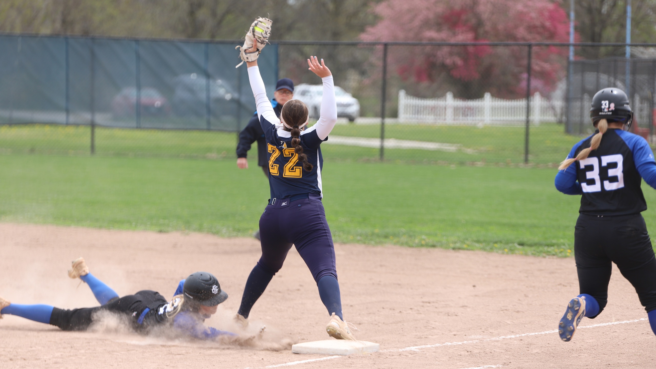Yellowjackets Drop Conference Doubleheader at Grand View