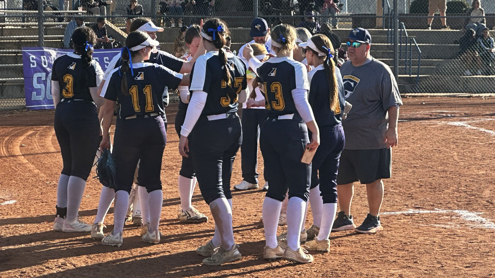 Graceland Softball Splits Road Doubleheader at Southwestern