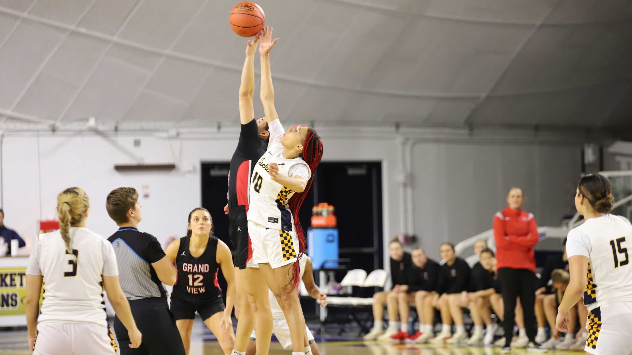 Graceland Falls to Grand View in Fourth-Quarter Struggles