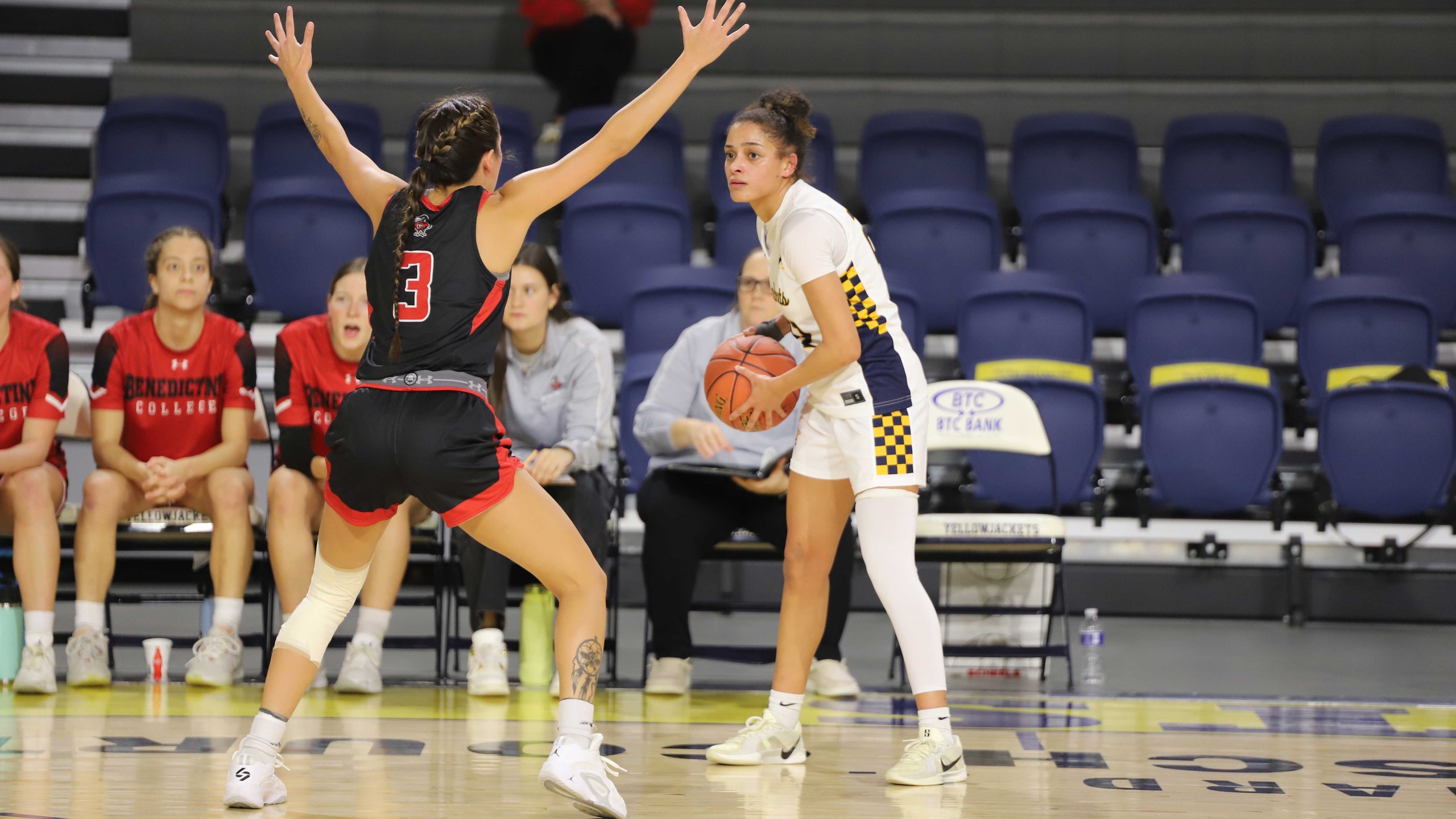 Women's Basketball Falls to Park in Hard-Fought Conference Matchup