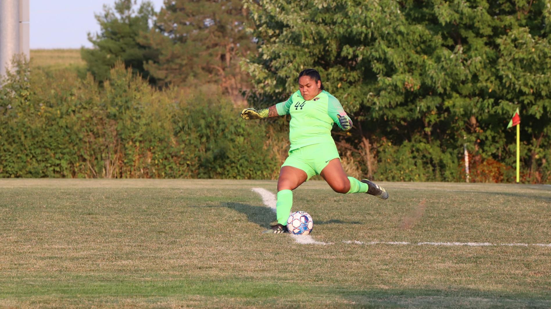 Women&rsquo;s Soccer Falls to Statesmen.