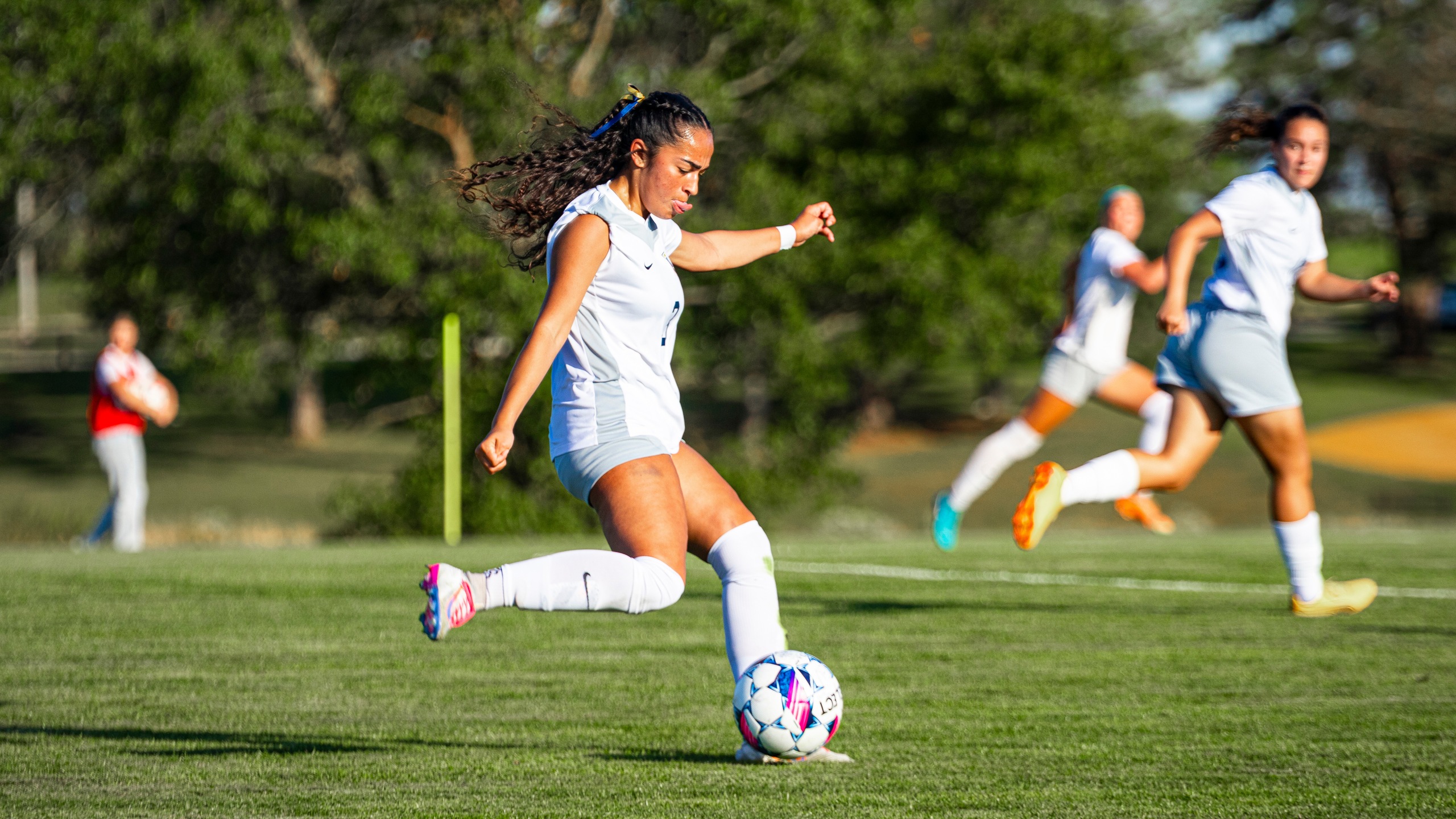 Yellowjackets rally late to secure 2-1 road win over Clarke
