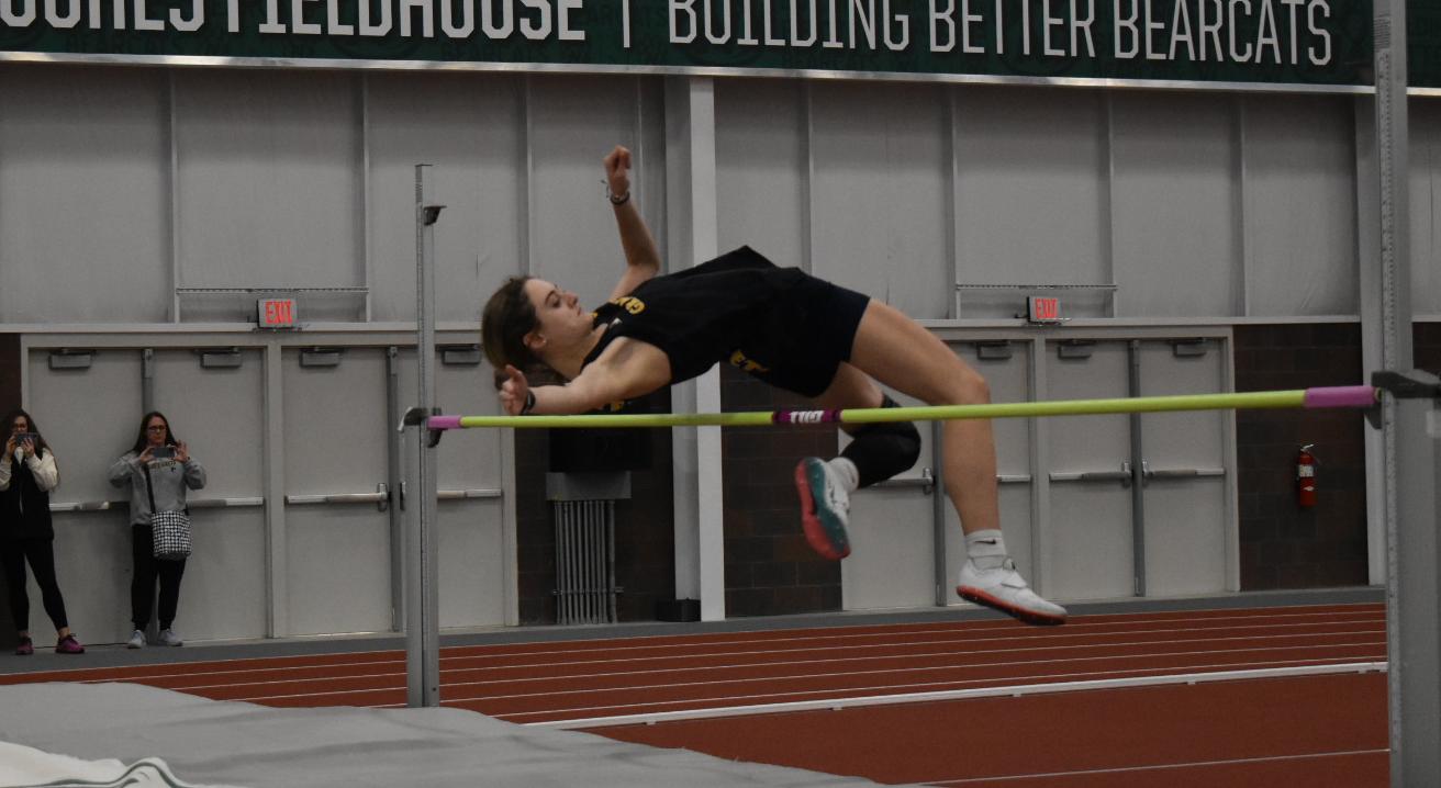 Women&rsquo;s Indoor Track and Field Takes on Day Two of the Mel Tjeerdsma Classic