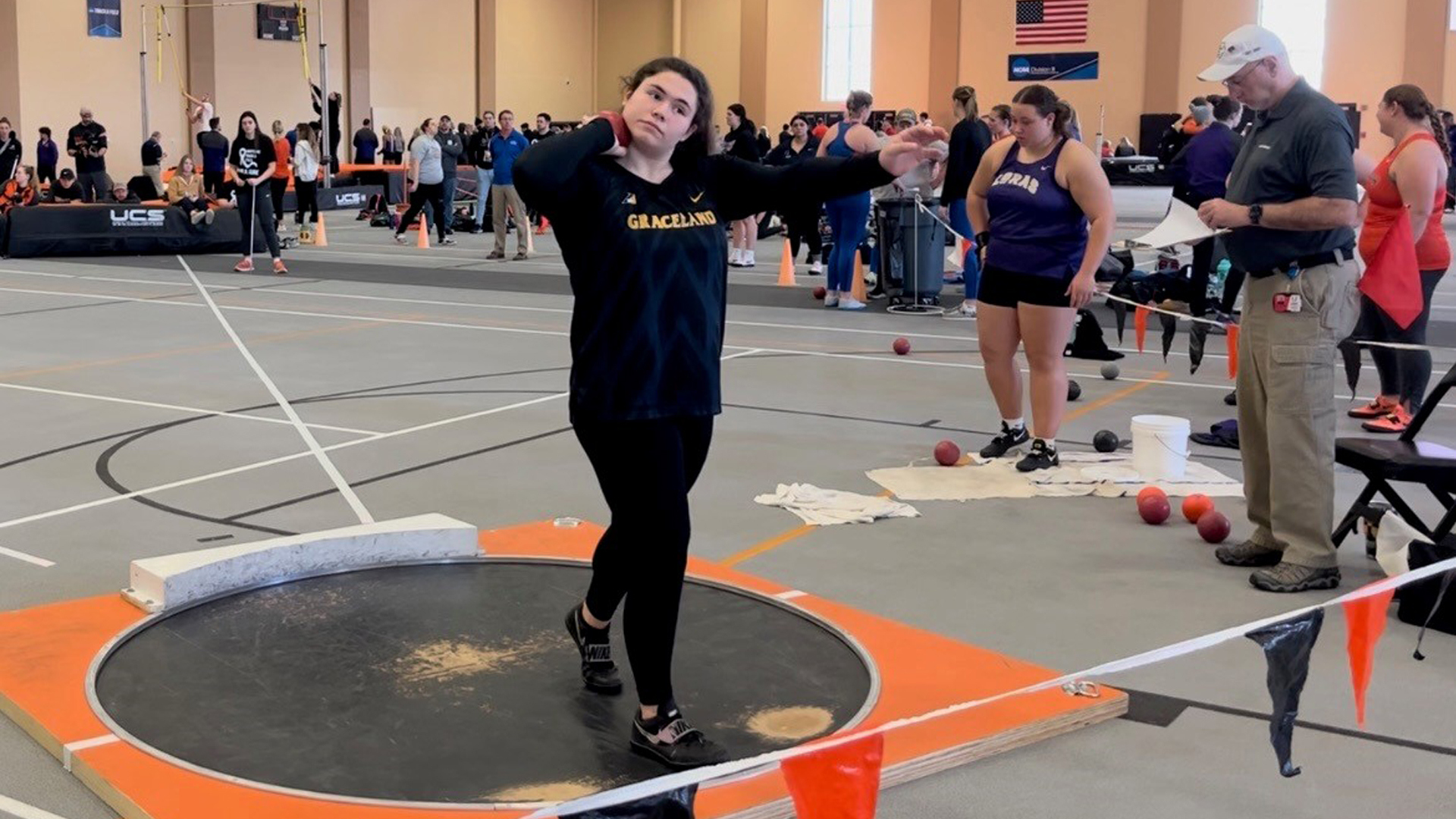 Women's Indoor Track and Field Takes on the Wartburg Indoor Select Meet