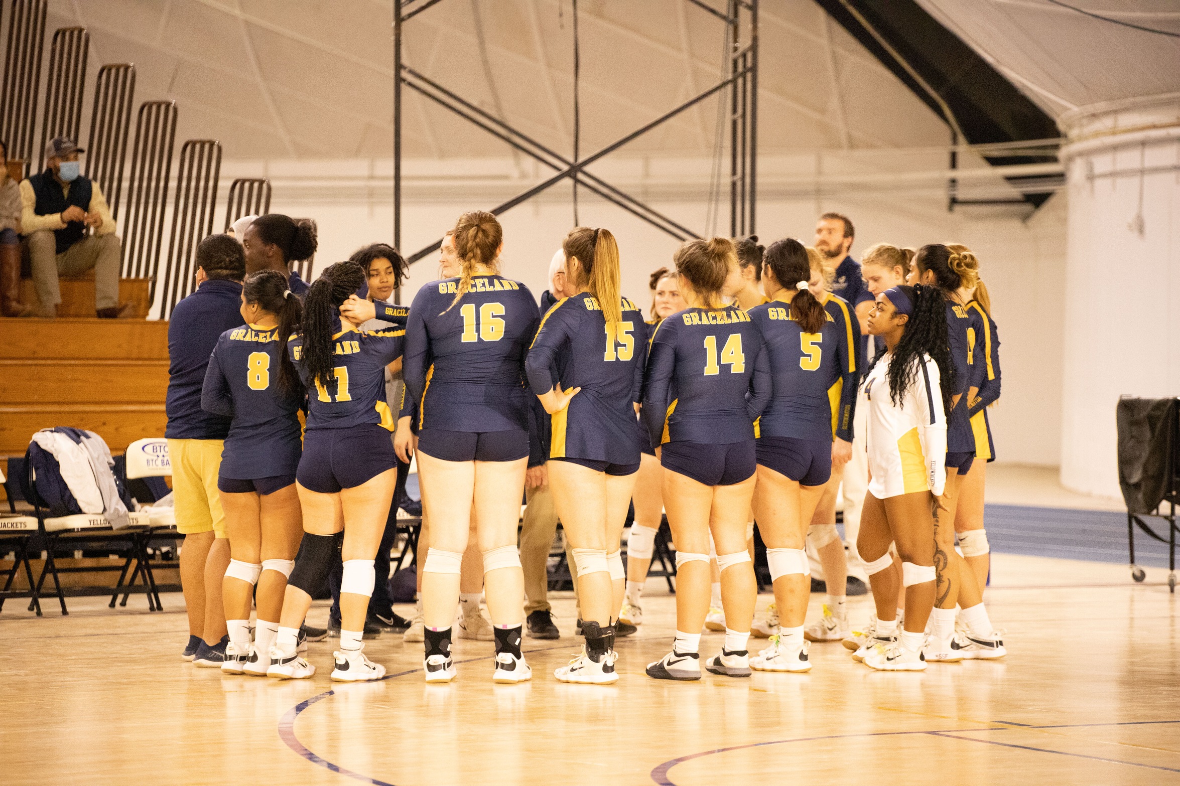 The Yellowjackets Sweep Day One of Jimmy John&rsquo;s Classic