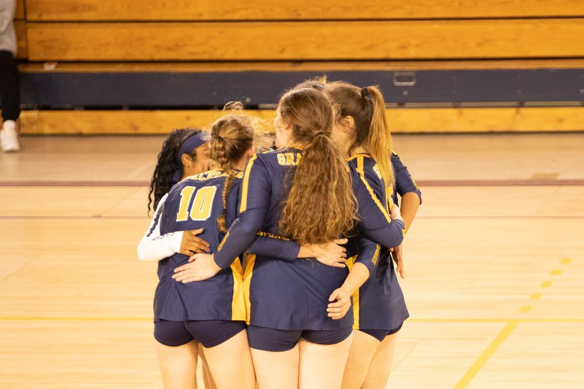 The Yellowjackets Fall in Doubleheader