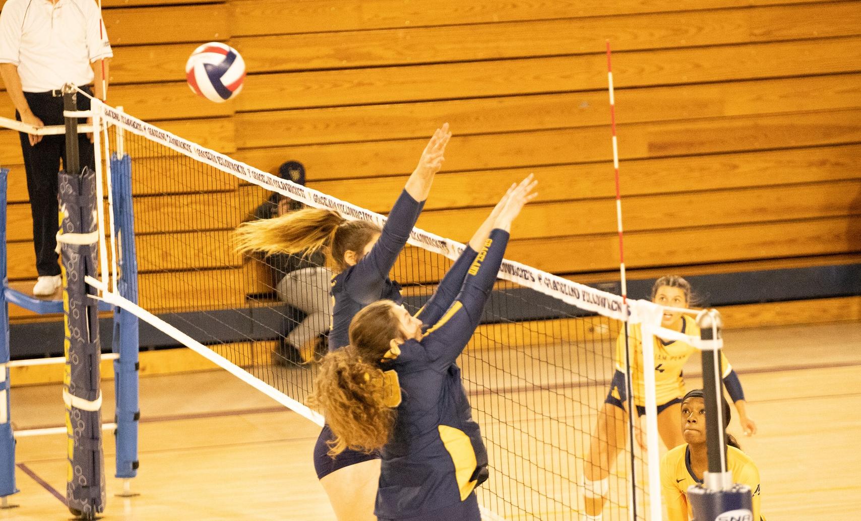 Yellowjackets End MVC Tournament Split.