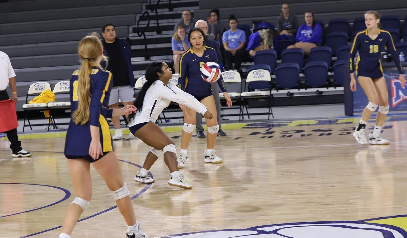 The Yellowjackets Come up Short to Wildcats