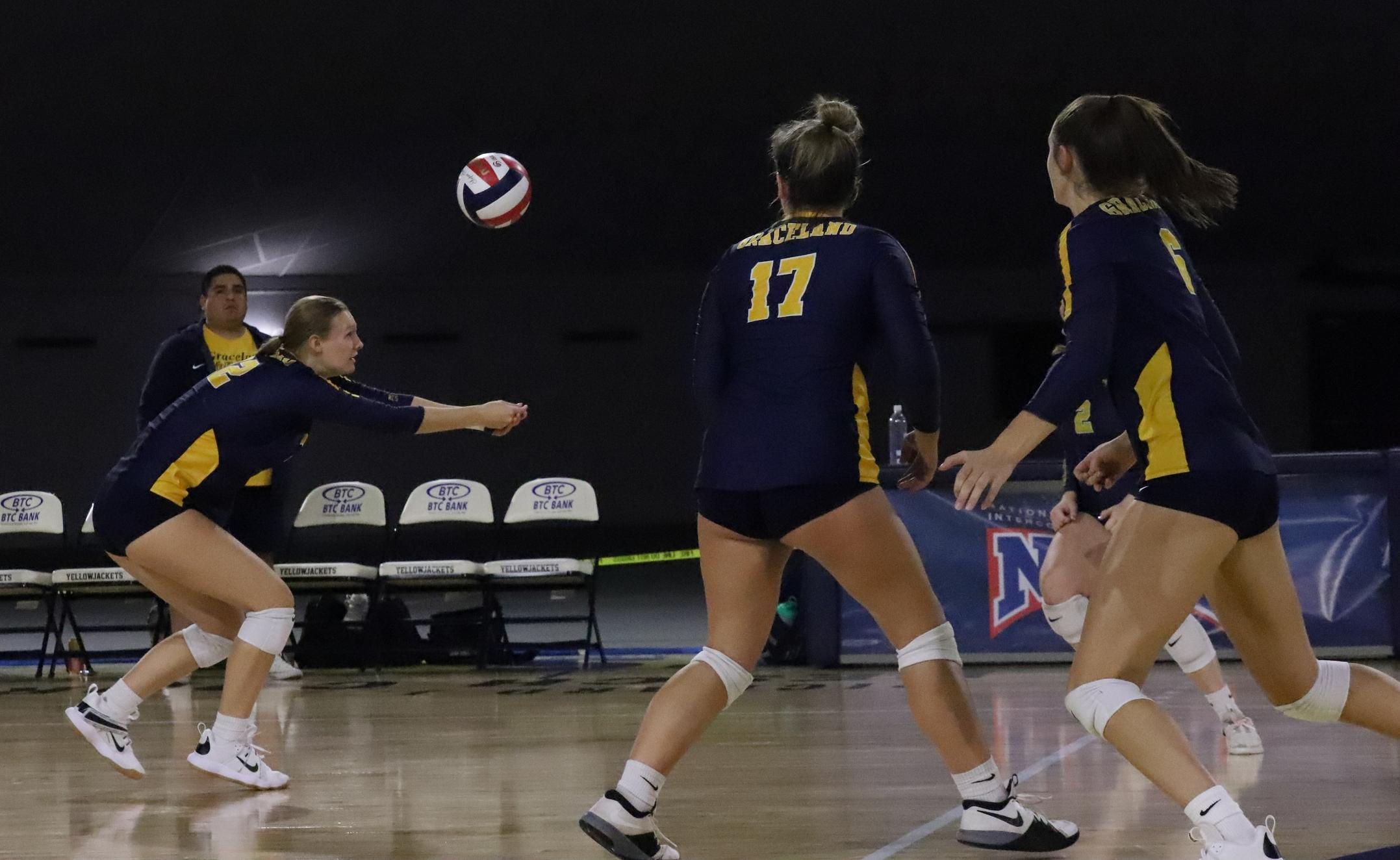 Women's Volleyball Sweeps Bobcats