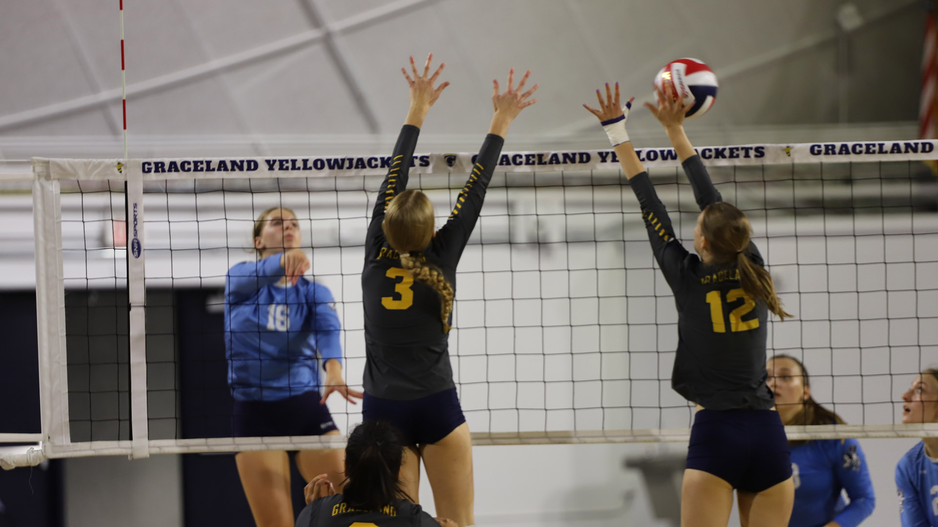 Women&rsquo;s Volleyball Halted in the Fifth Set of the Home Opener to St. Ambrose