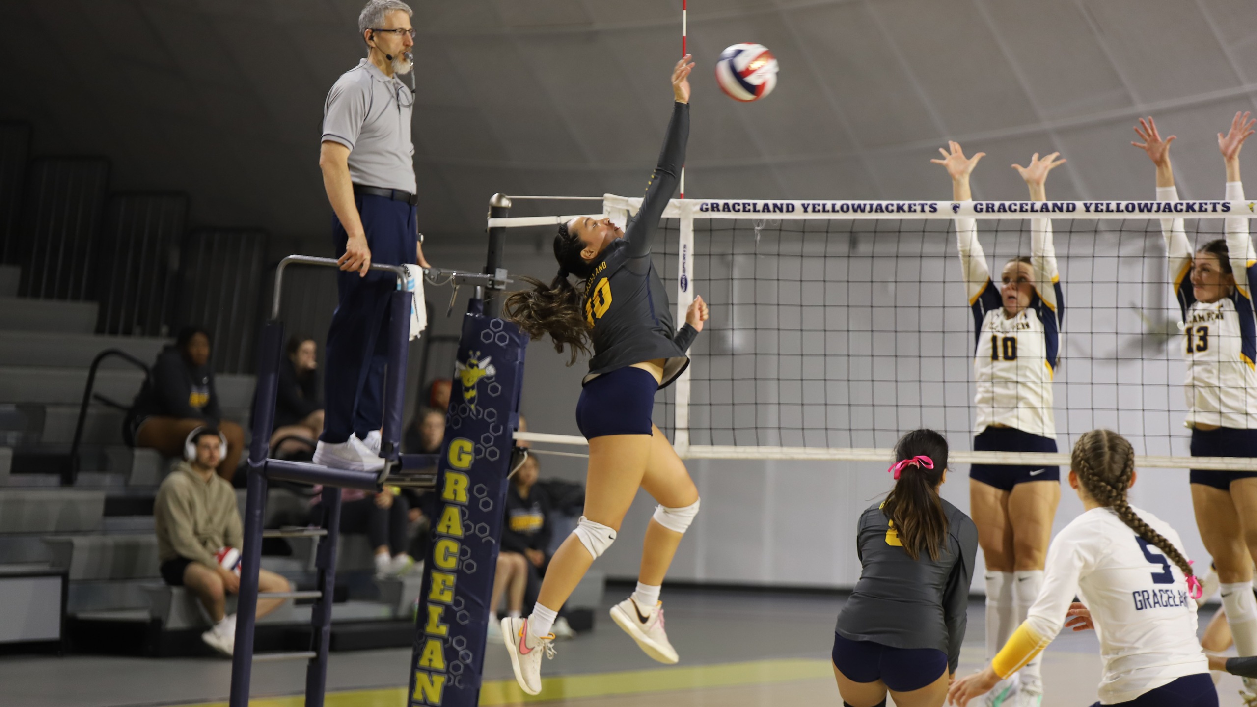 Yellowjacket Volleyball Battles in Five-Set Thriller Against Clarke University
