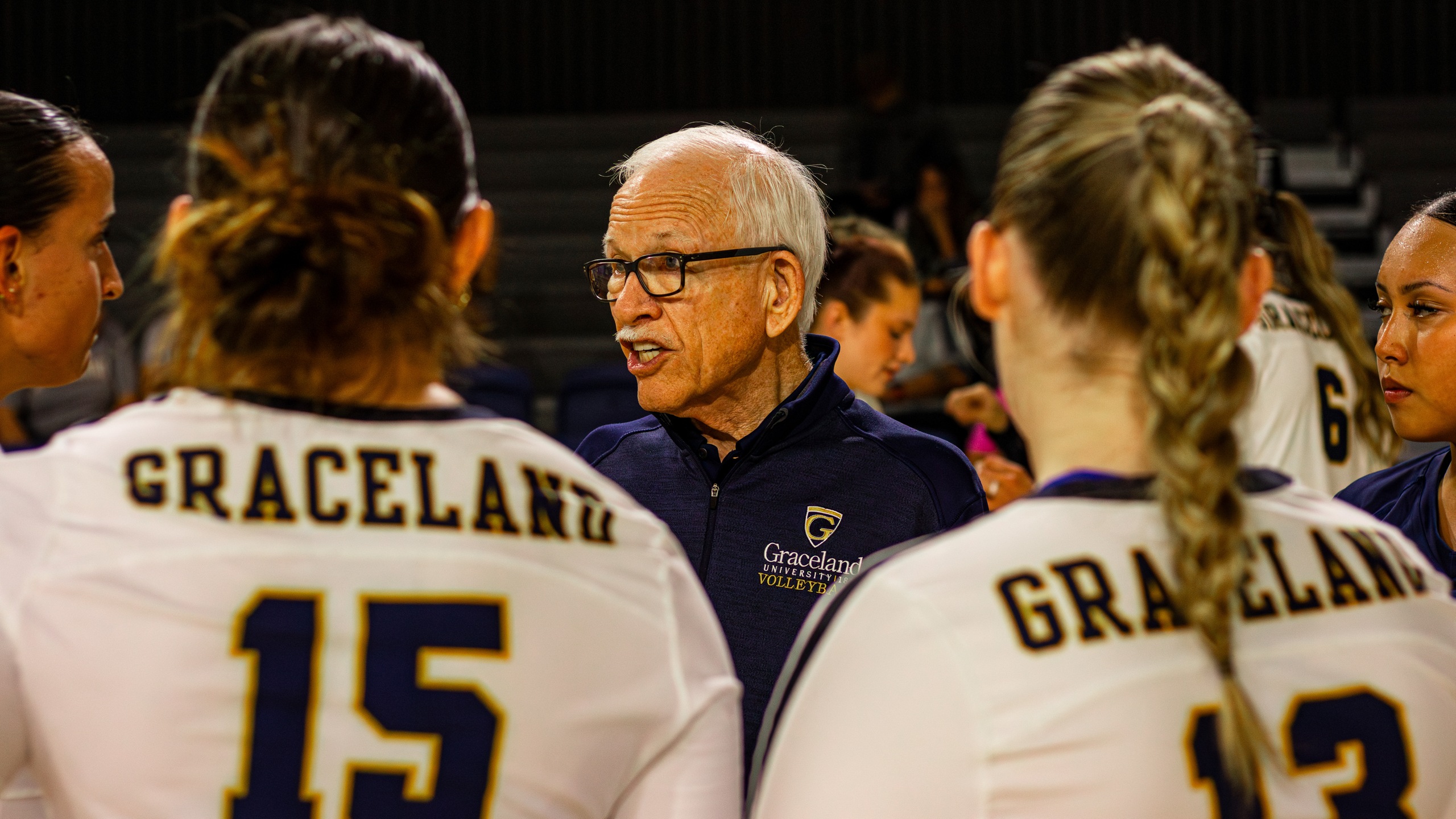 Yellowjackets Outlast Clarke in Five-Set Road Win
